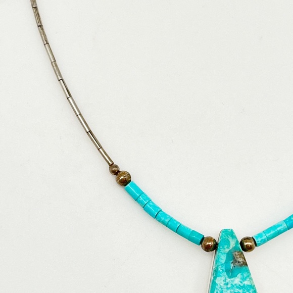 Vintage Triangular Turquoise and White Fossil Coral on Heishi Chain, Zuni (?) - Picture 6 of 9